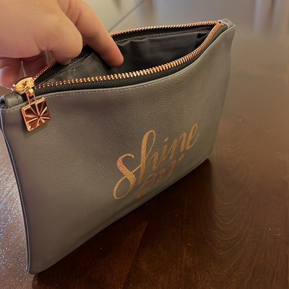 Erin Condren Bundle: Small Clutch, Travel Journal, adhesive monthly tabs, New - Picture 6 of 13